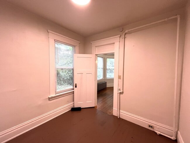 Photo - One Bedroom Close to Downtown and WWU Unit 2