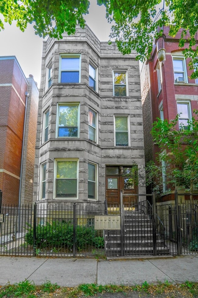 Building Photo - 1444 N Maplewood Ave Rental