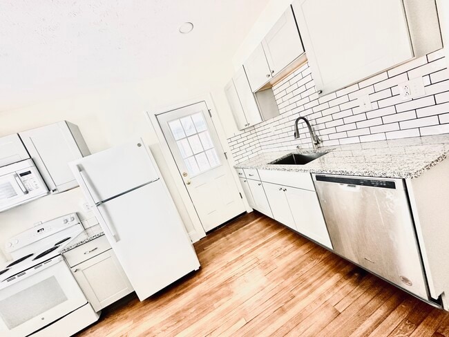 Photo - 1303 W 102nd St