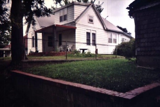 Building Photo - 2319 S 18th St Rental