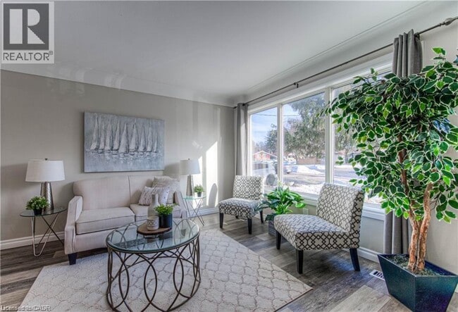 Photo - 156 Donald St