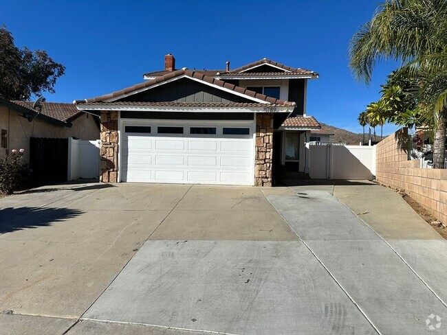 Building Photo - Beautifully updated 3-Bedroom, 2.5-Bath Home