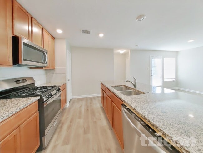 Photo - 20660 Dunrobin Dr