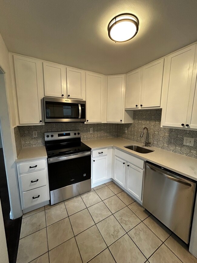 Building Photo - 1460 Elmira St Rental