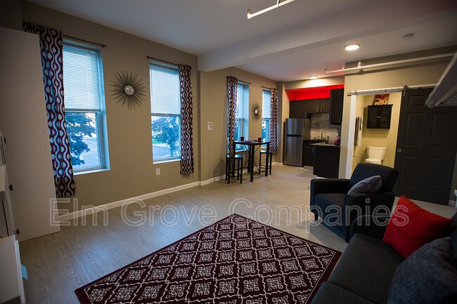 Photo - 235 Hanover St