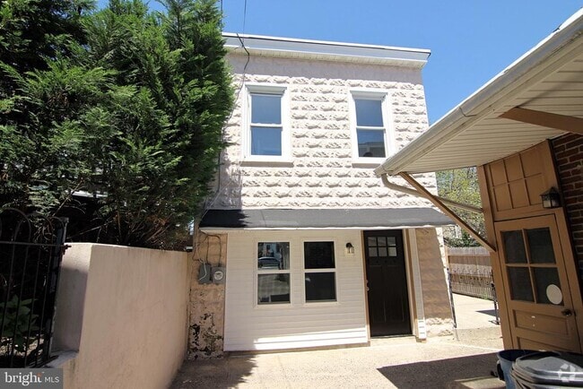 Building Photo - 617 Ford St Rental