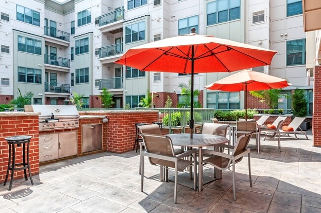 Dine al fresco on the pool’s sundeck