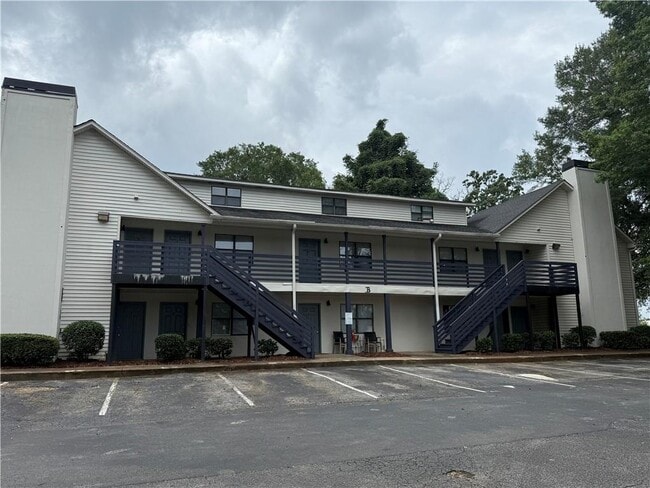 Building Photo - 1001 Park Hill Dr Unit B7