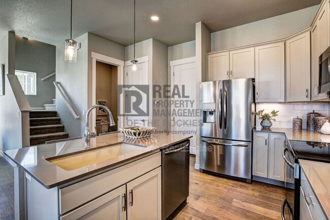 Photo - 831 Mangold Ln