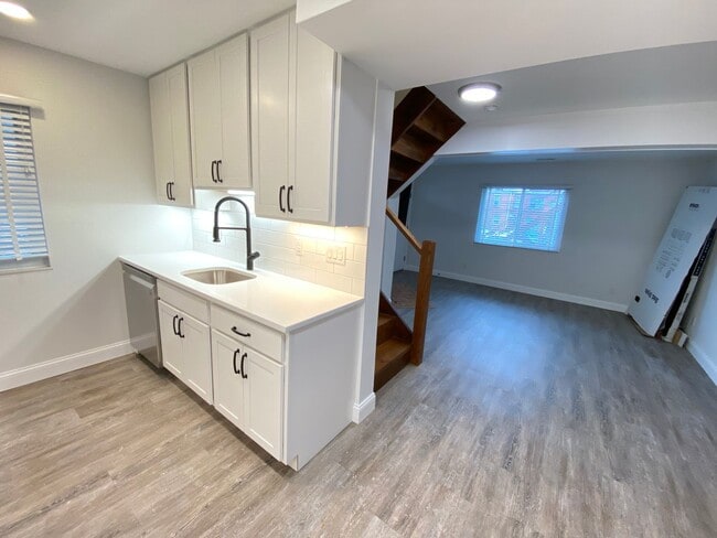 Photo - 1726 Summit St Unit 1732