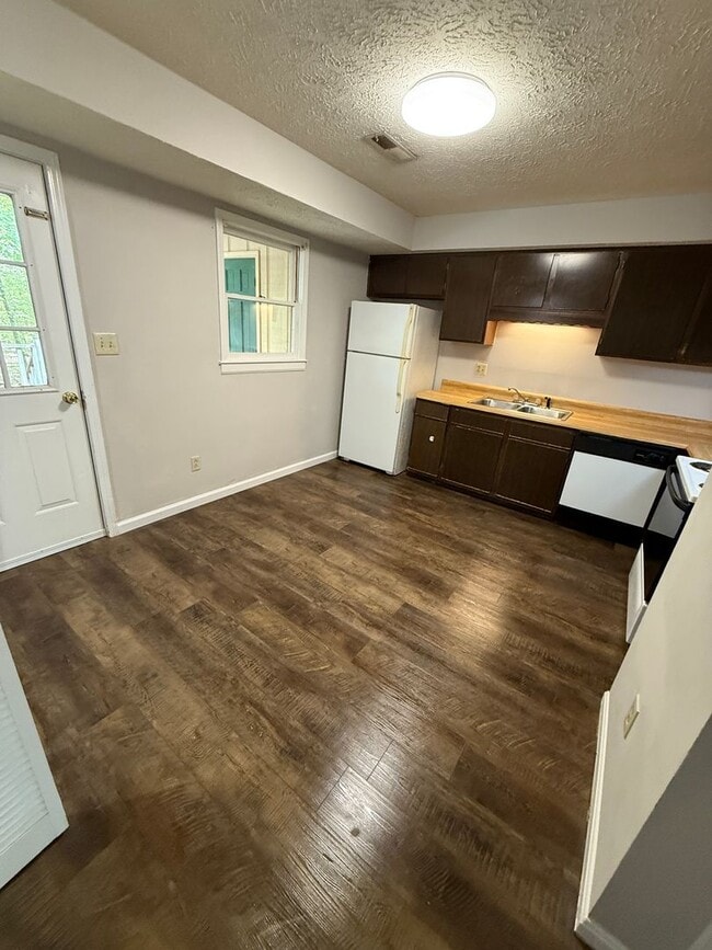 Photo - 2 Bedroom- 1 1/2 bathroom- Townhouse Apartment in West Rome