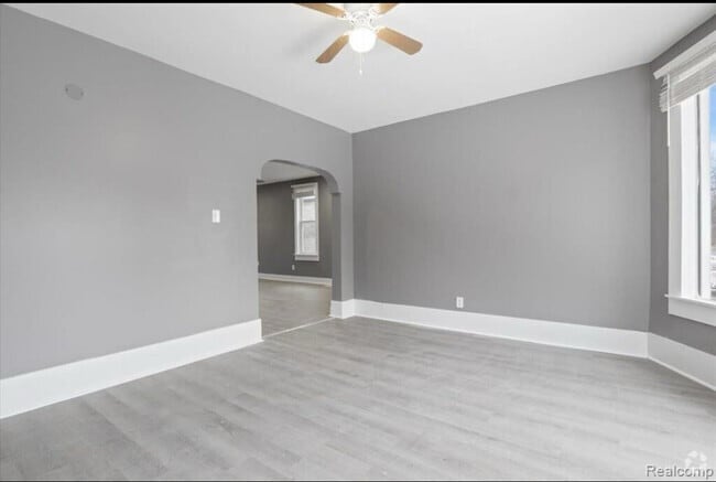 Building Photo - 3415 E Canfield St Rental