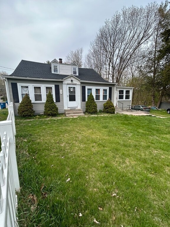Building Photo - 733 Pleasant St Unit 1
