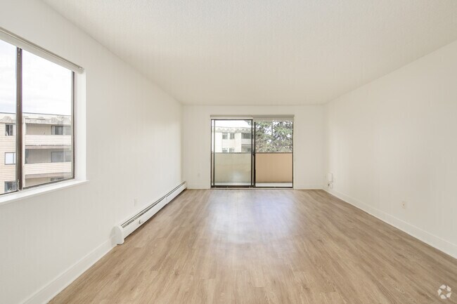 2BR, 1BA - 998SF - Living Room