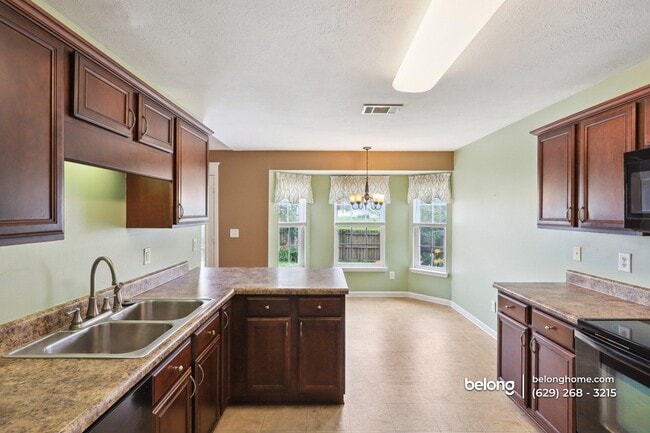 Photo - 404 Birdstone Dr