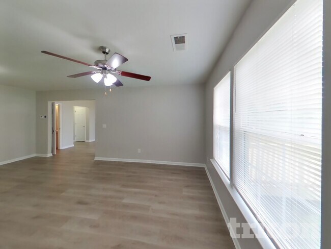 Photo - 123 Bruin Dr