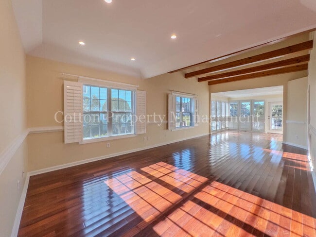 Photo - 609 Sloop Pointe Ln