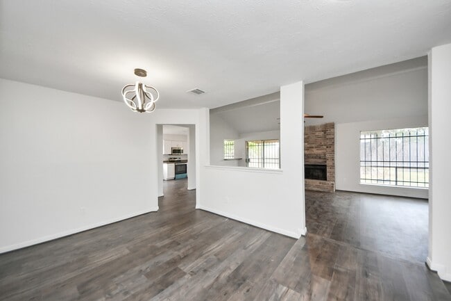 Photo - 1207 Park Knoll Ln