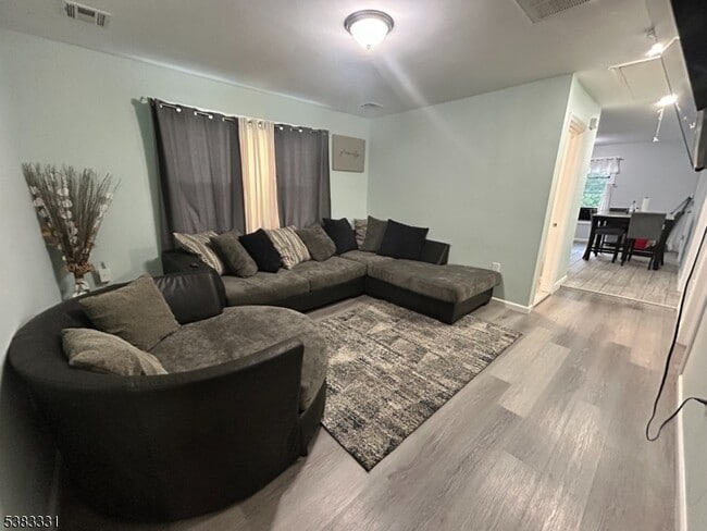 Building Photo - 95 S Munn Ave Unit 3 Rental