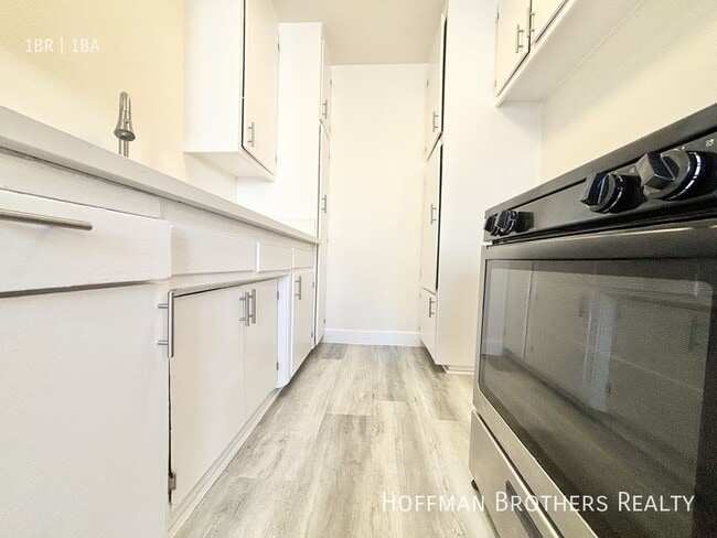 Photo - 1088 W 39th St Unidad 11