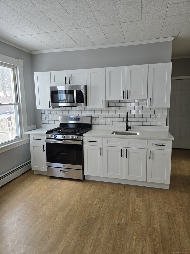 Photo - 203 Alder St Unidad 1st floor