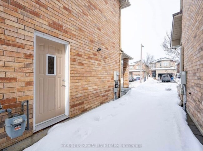 Photo - Basement Apartment in Maple, ONT Unit Basement Apartment