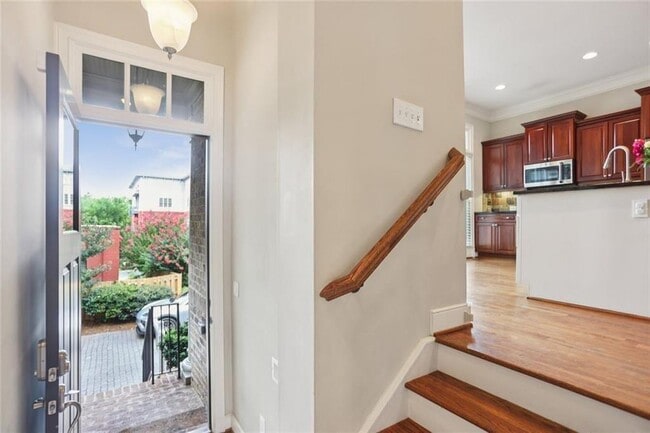 Photo - 805 Highland Green Way NE