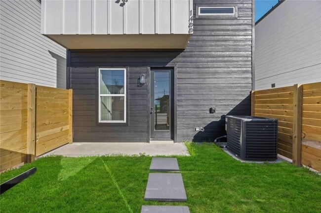 Photo - 1466 Ferguson Way Unidad B