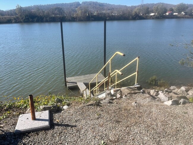206 Kanawha Ave