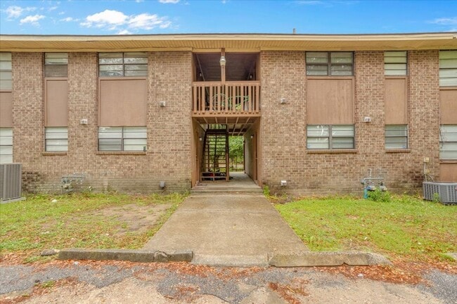 Building Photo - 2-Bedroom Apartment in Convenient Savannah Location