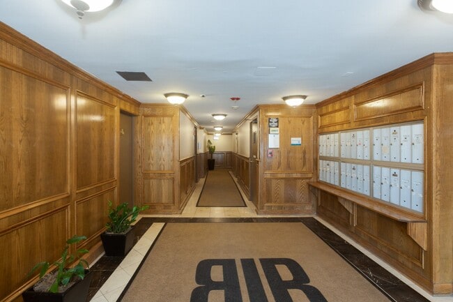 Building Photo - 1420 Chicago