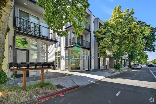Building Photo - Modern Luxury 3 bedrooms and 2 bathrooms T... Rental
