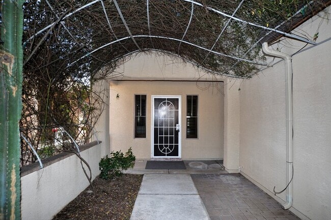 Photo - 4 Bedroom, 2.5 Bathroom in Oro Valley