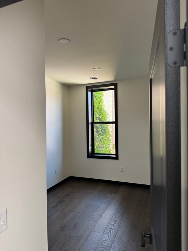 517 1st St Unit B