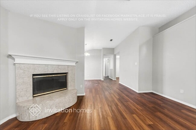 5812 Matt St