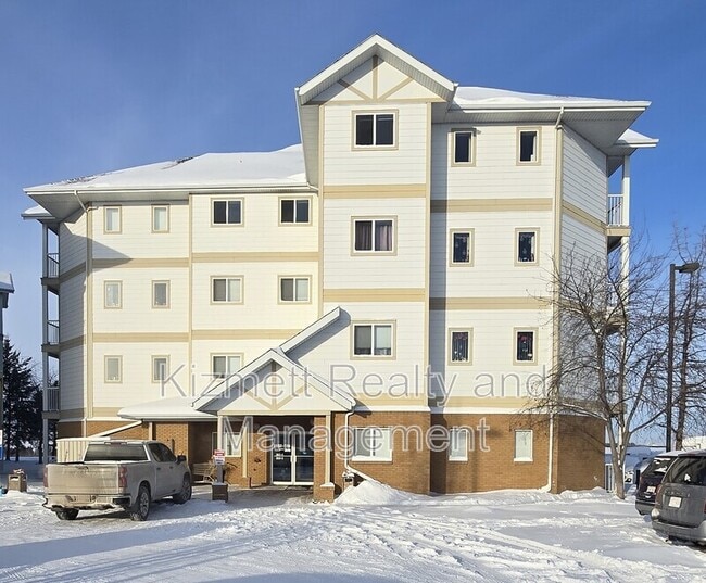 Building Photo - 9932-9100 100 Ave Unit 402