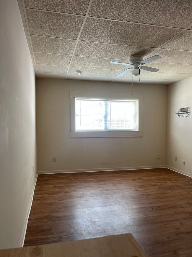 Photo - 921 W Illinois St Unit A