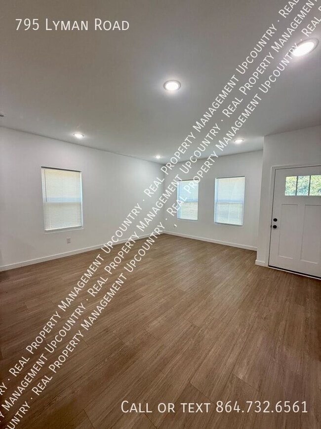 Photo - 795 Lyman Rd