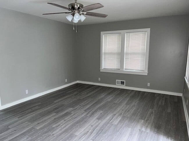 Photo - 610 Grover St