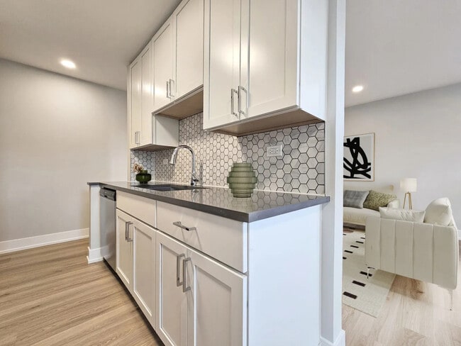 Photo - 540 W Aldine Ave