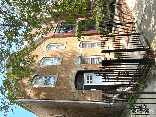 Building Photo - 851 N Hermitage Ave Rental