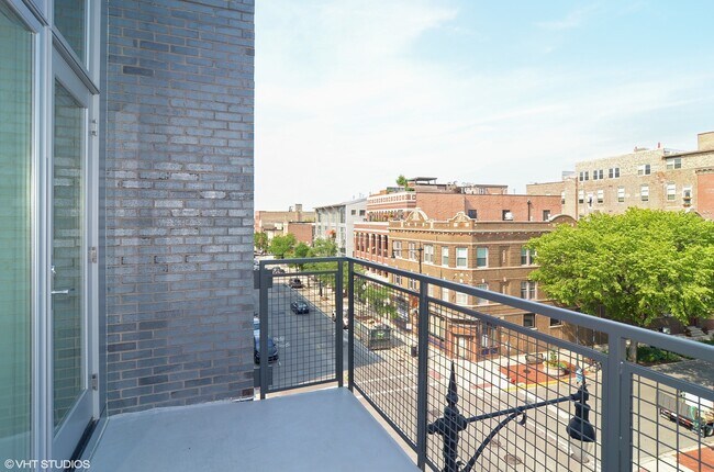 Photo - 1507 W Carmen Ave Unit 2E