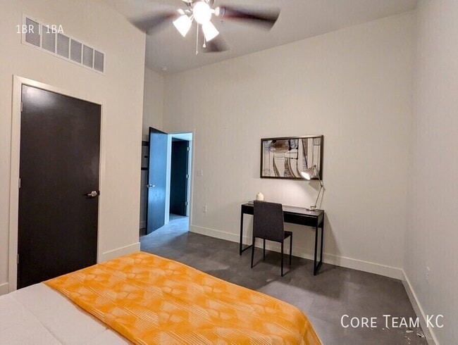 Photo - 3100 E Gillham Plaza Unit 226