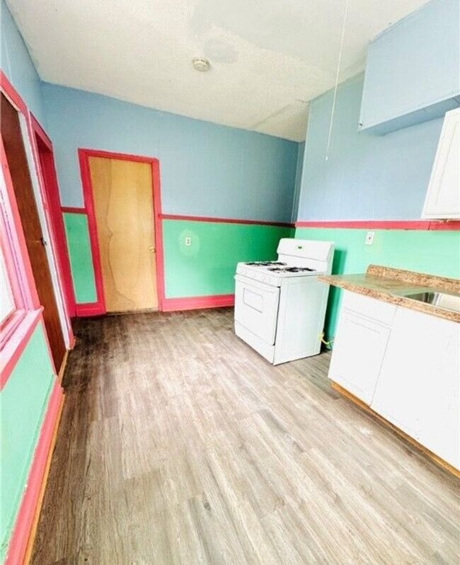 Photo - 285 Winslow Ave