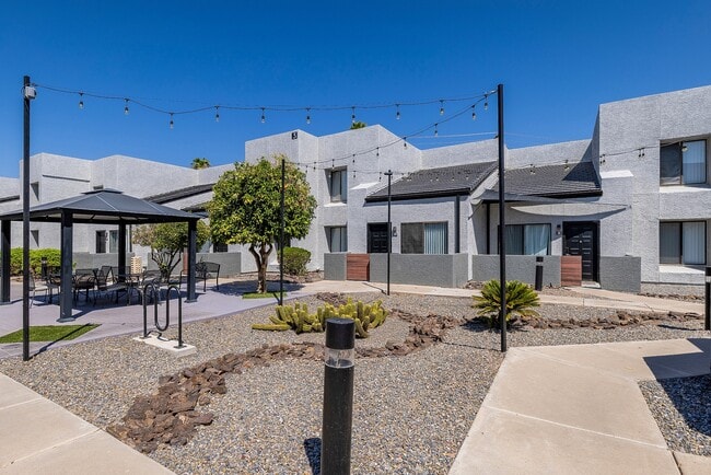 Patio - Lion Tempe Apartments