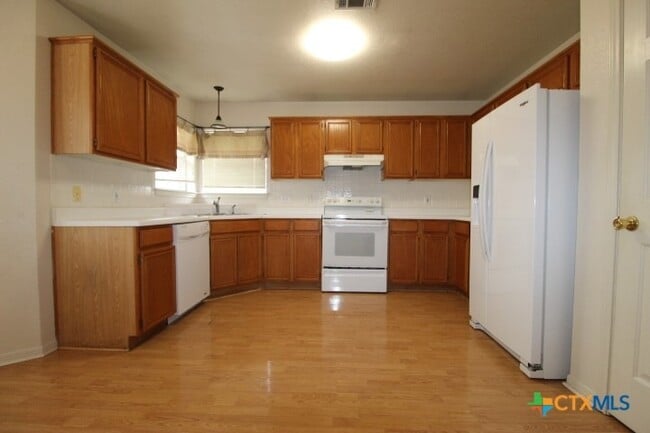 Photo - 5211 James Loop