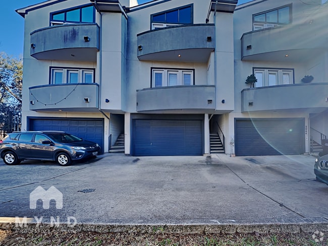 Building Photo - 2046 Tuam St Rental