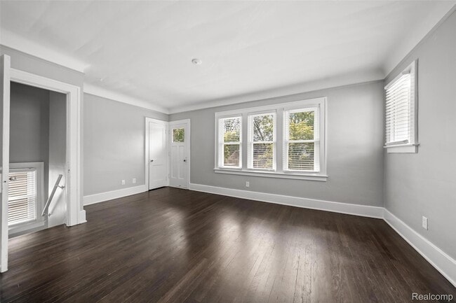 Photo - 242 W Webster St