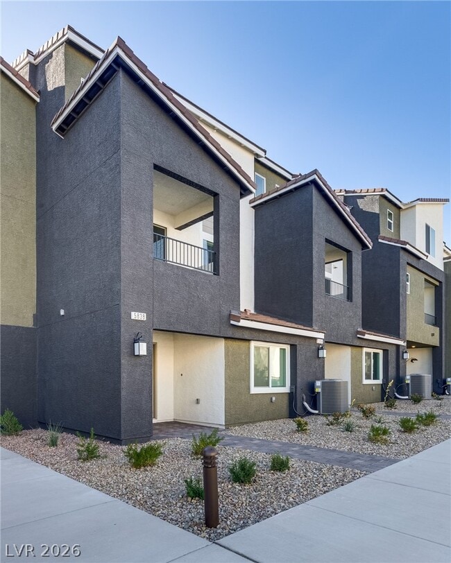 Photo - 5838 Kips Bay St