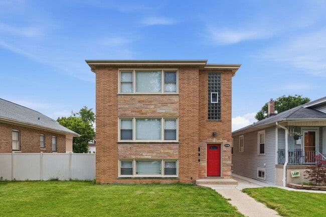Building Photo - 2726 N Nordica Ave Unit 3